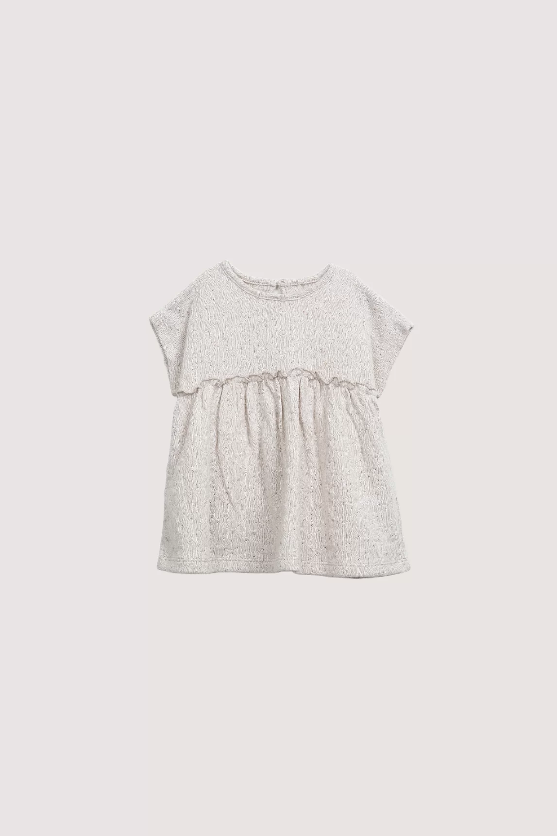 Beige babyjurkje met ruffles met broderiepatroon