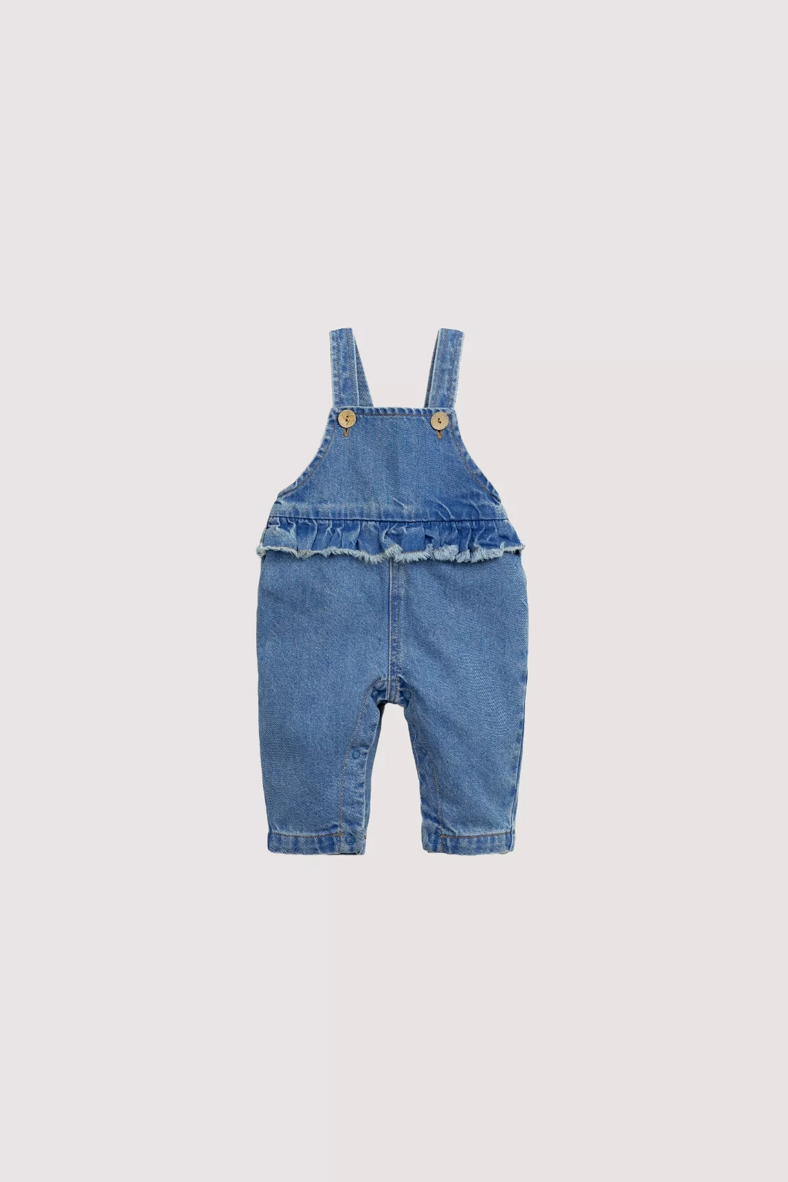 Blauwe babytuinbroek met verstelbare bandjes met houten knoopjes en met ruffles